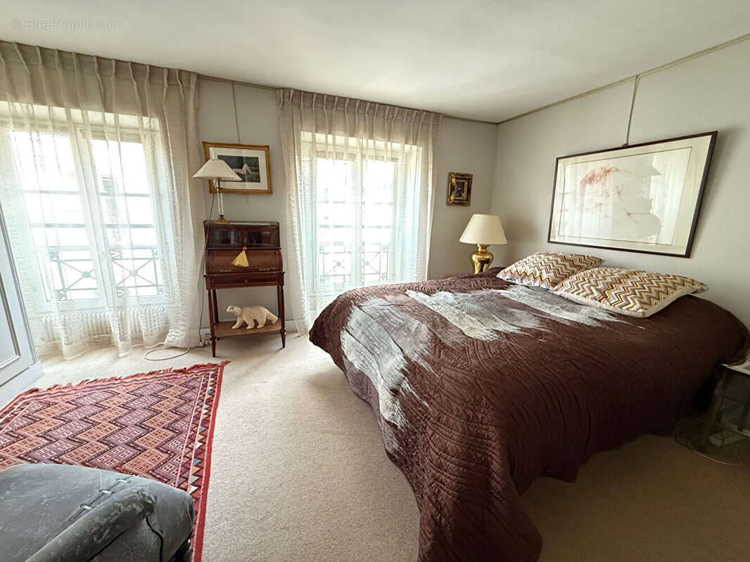 Appartement à PARIS-2E