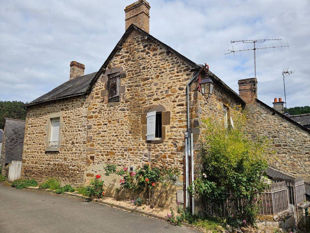 Maison à SAINT-LEONARD-DES-BOIS
