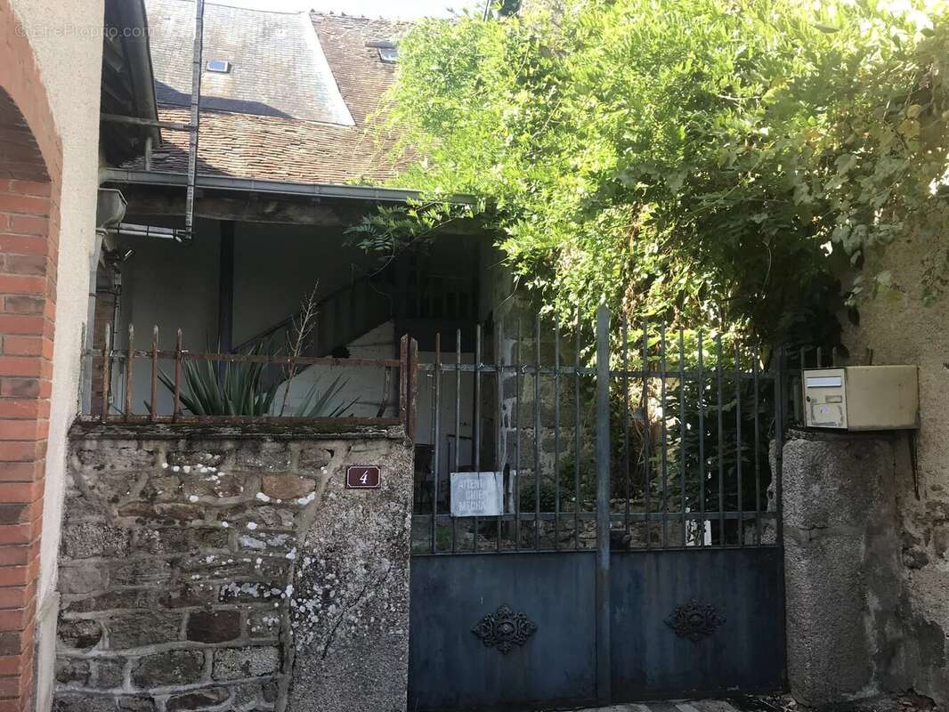 Appartement à LUSSAC-LES-EGLISES