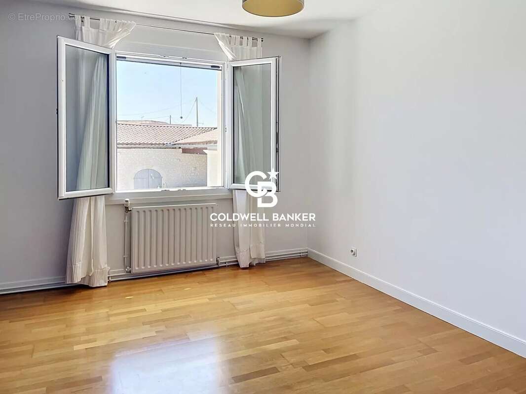Vente Propriété de Charme : Ancienne Propriété Viticole de 275 m² avec Piscine - photo 7