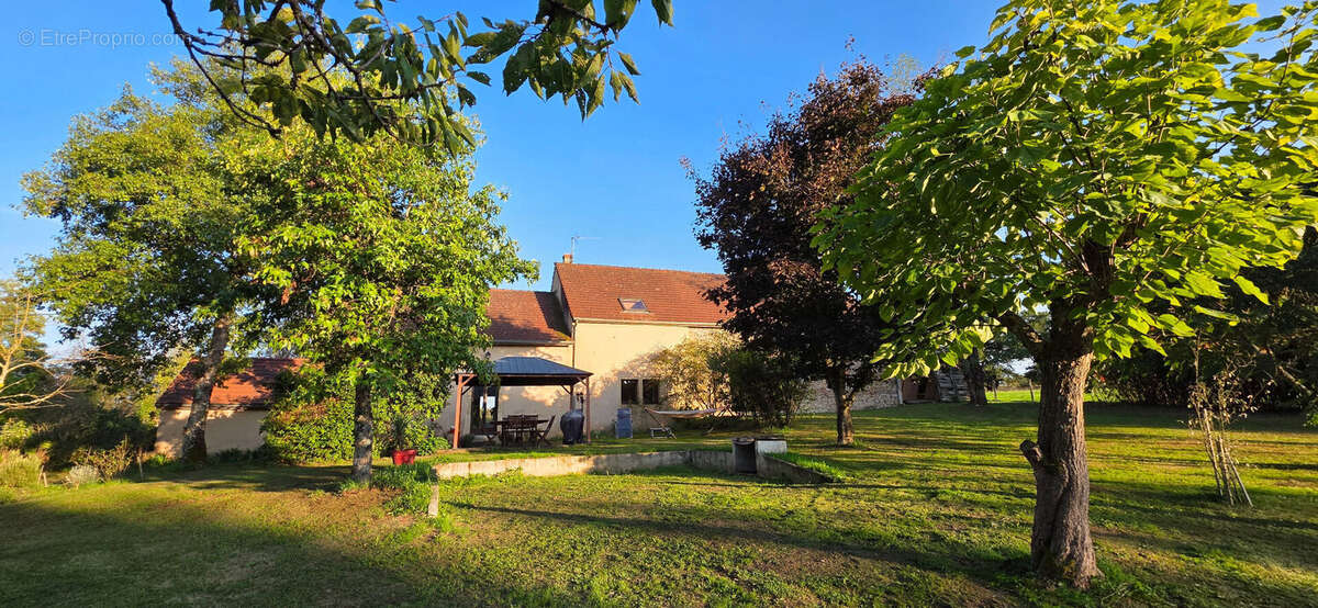 Maison à SAINT-AUBIN-EN-CHAROLLAIS