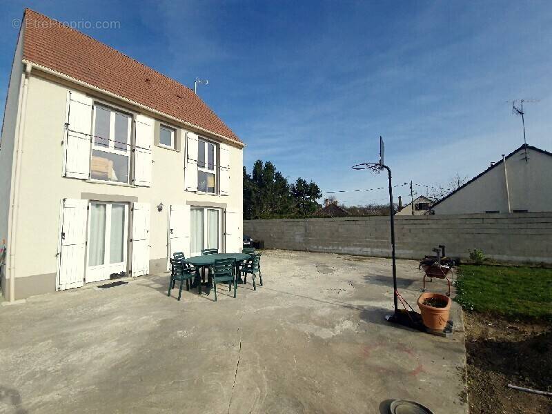 Maison à MOGNEVILLE