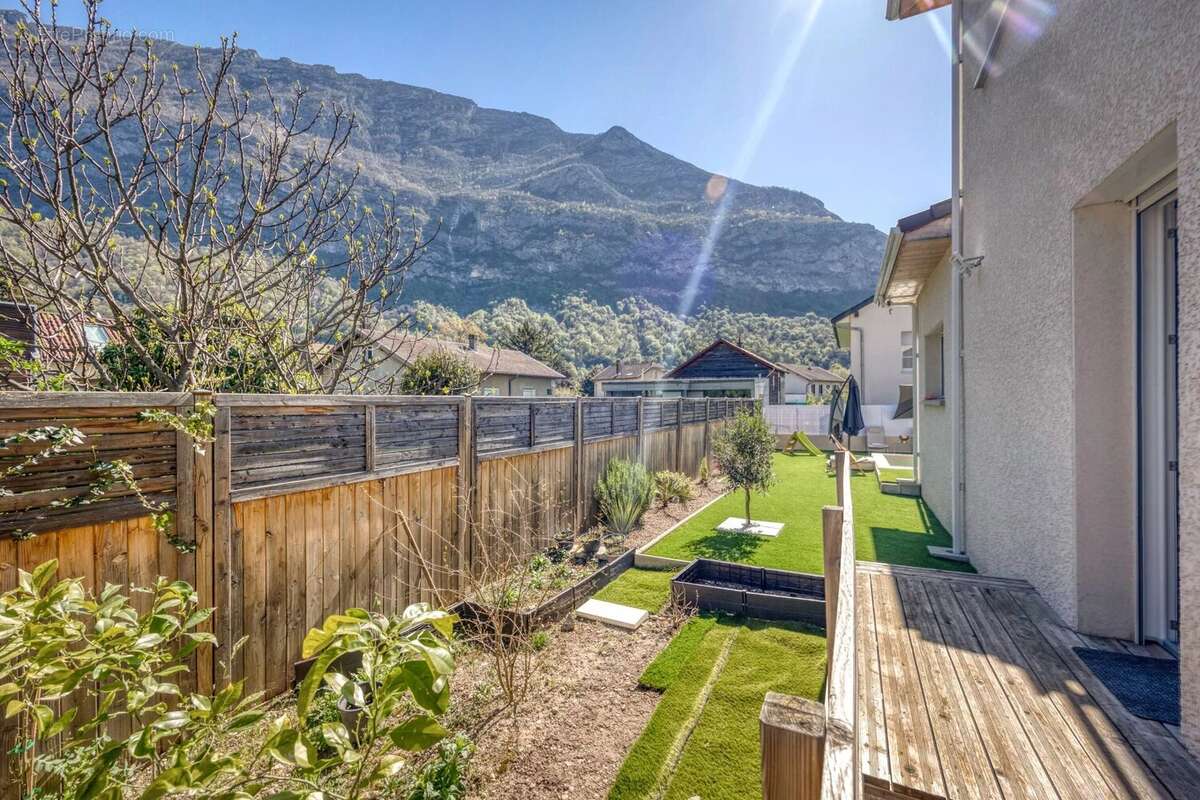 Maison à SAINT-EGREVE