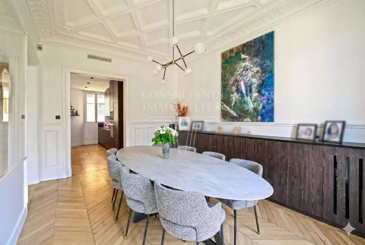 Appartement à PARIS-17E