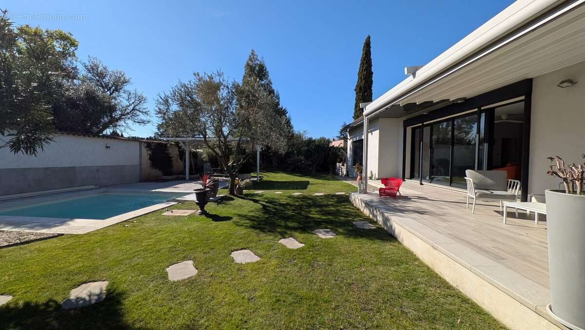 Maison à MORIERES-LES-AVIGNON