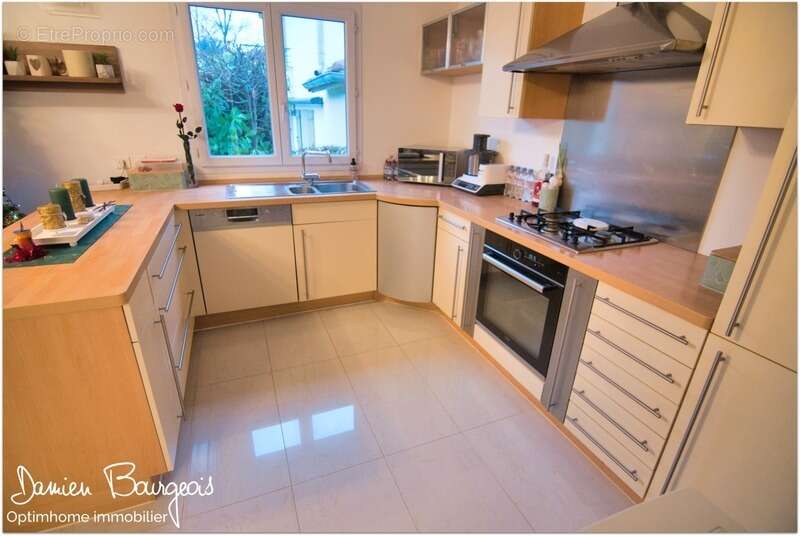 Maison à PREVESSIN-MOENS