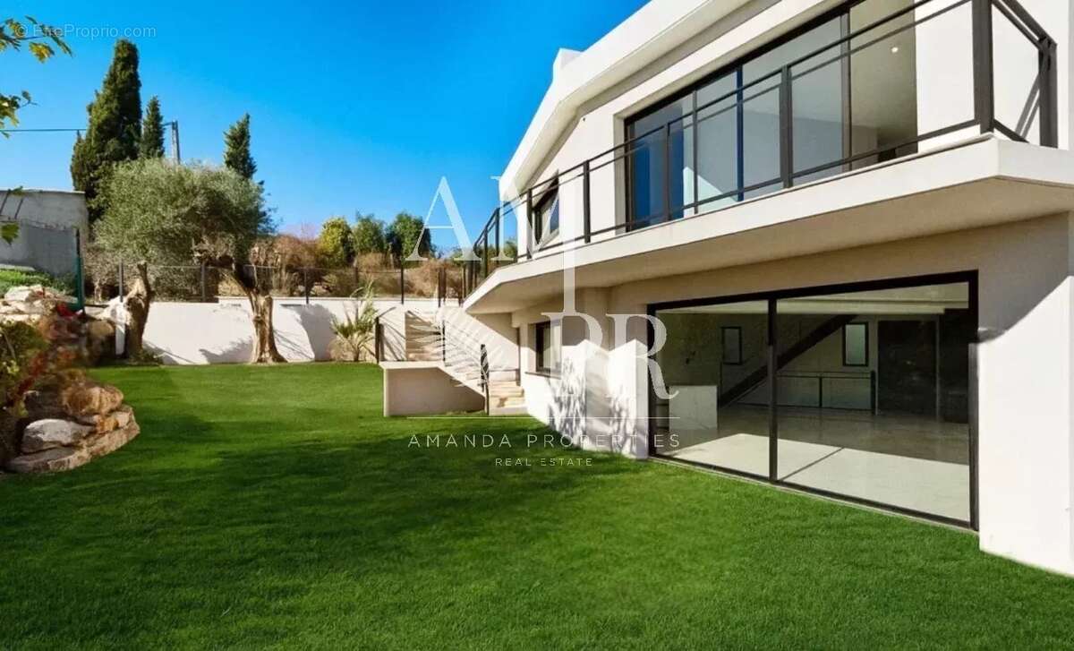 Maison à VALLAURIS