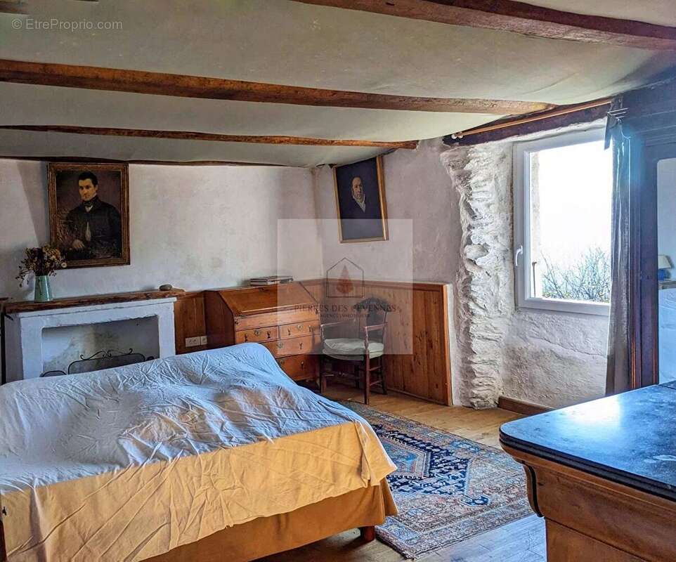 Maison à SAINT-FREZAL-DE-VENTALON