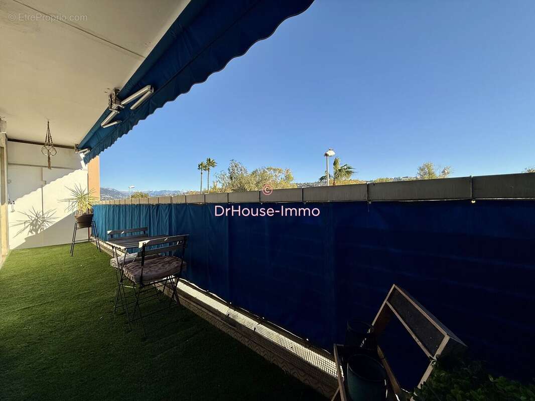 Appartement à SAINT-LAURENT-DU-VAR