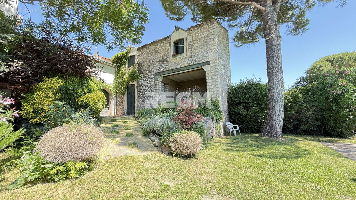Maison à MONTBAZIN