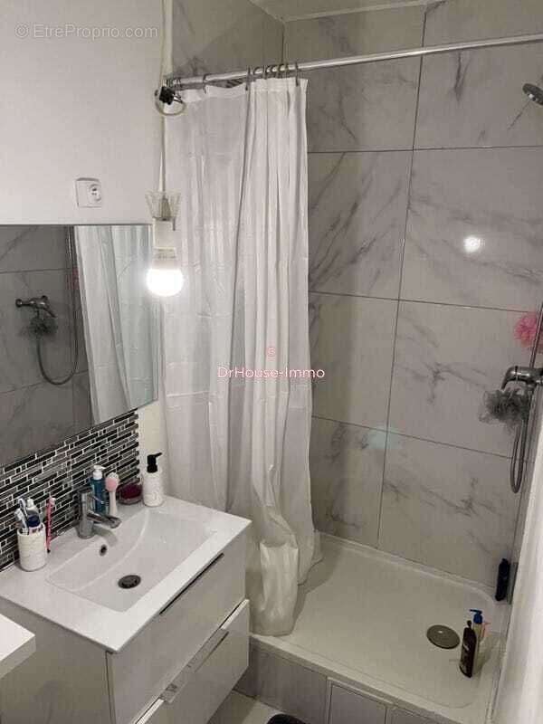 Appartement à LES PAVILLONS-SOUS-BOIS