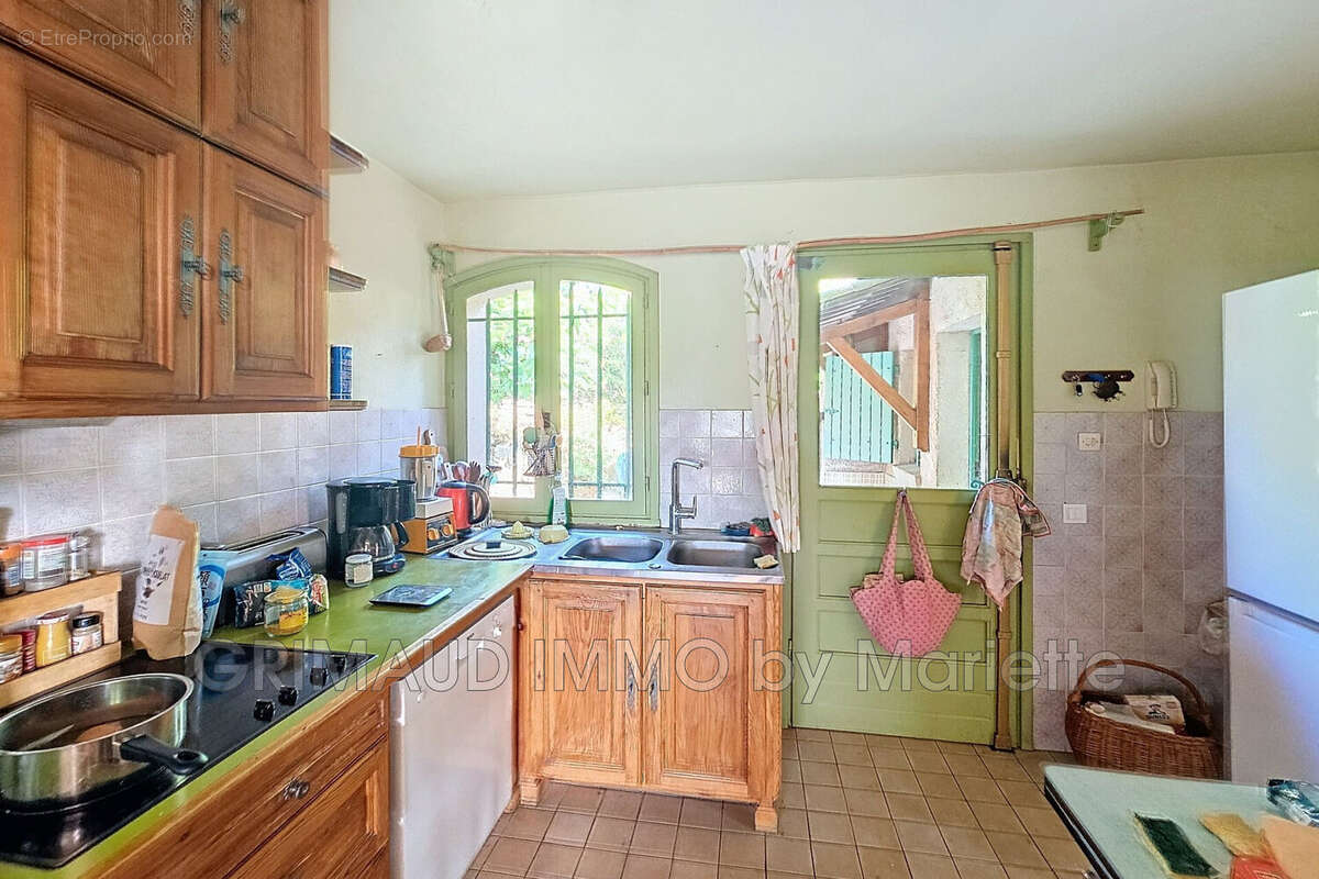Maison 141 m² à Grimaud  - photo 4