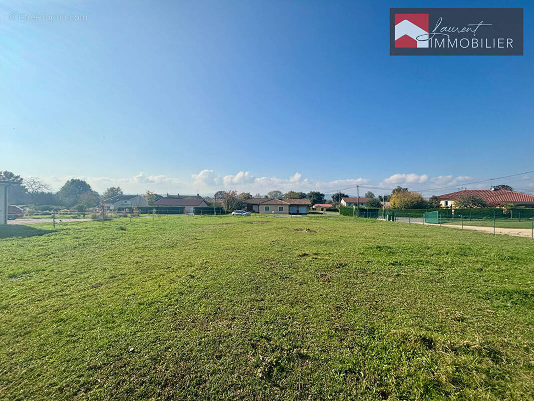 Terrain à PONT-DE-VAUX