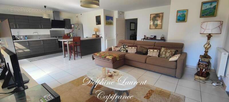 Appartement à VARAVILLE