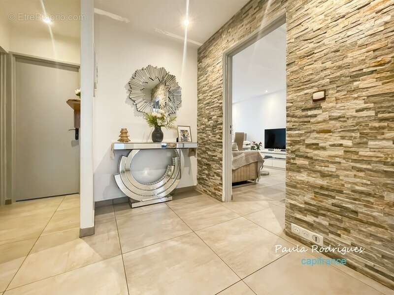 Appartement à LES CLAYES-SOUS-BOIS