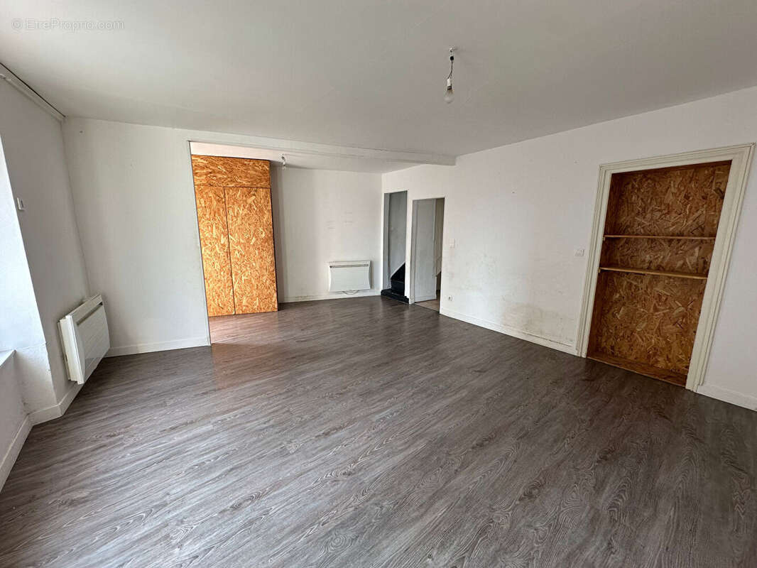 Maison à ESSERTINES-EN-DONZY