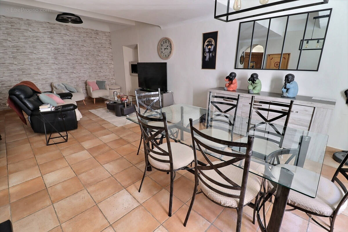 Maison à NEBIAN
