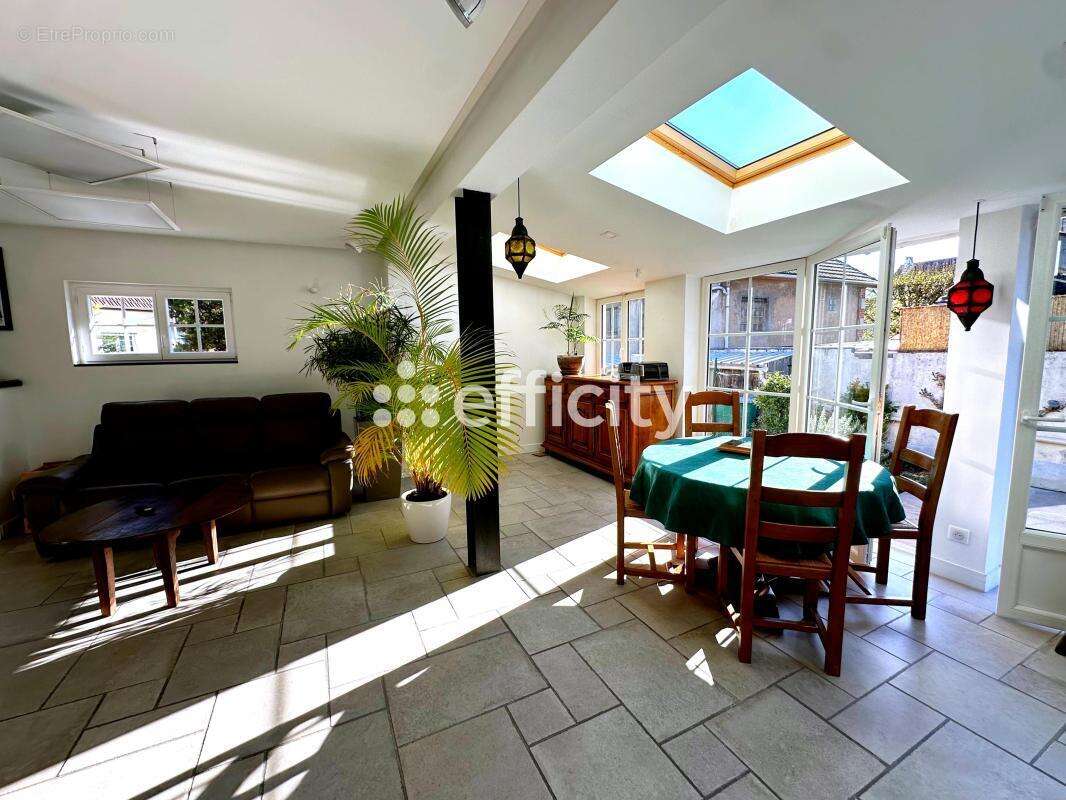 Maison à AULNAY-SOUS-BOIS