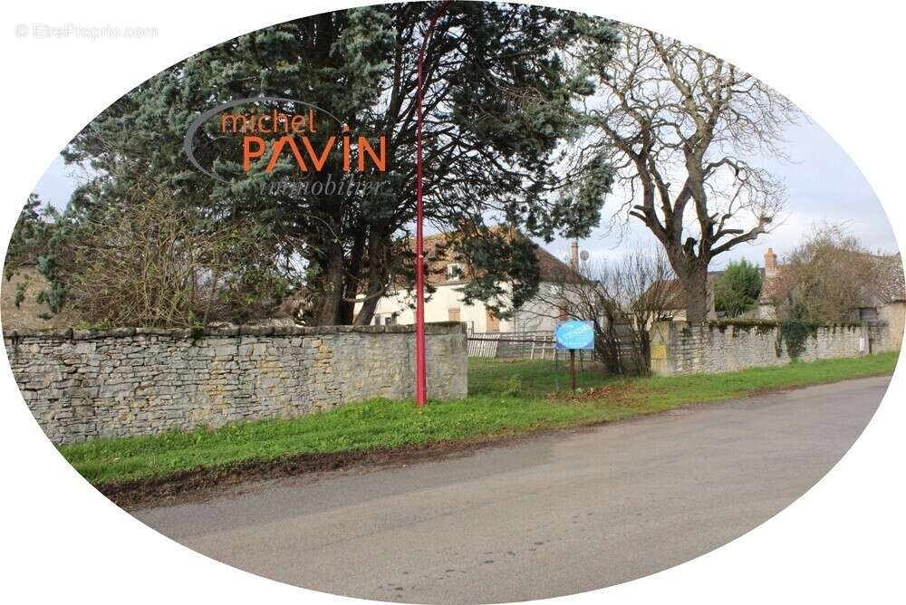 Maison à SAINT-PARIZE-LE-CHATEL