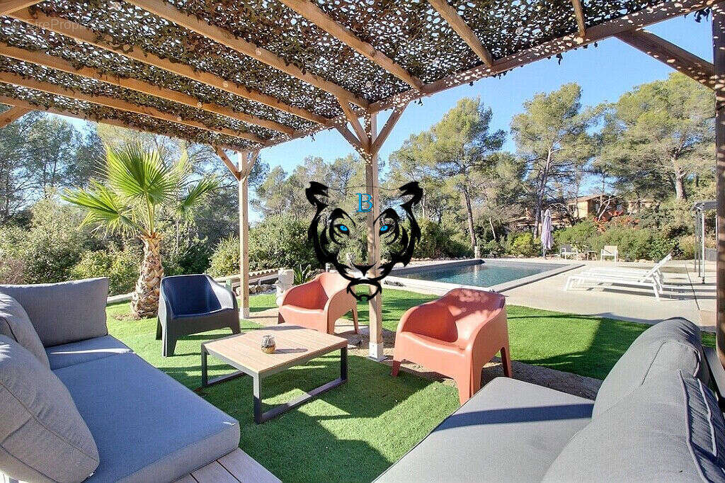 Maison à ROQUEBRUNE-SUR-ARGENS