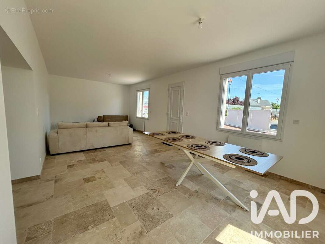 Maison 129 m² à Villebernier  - photo 3