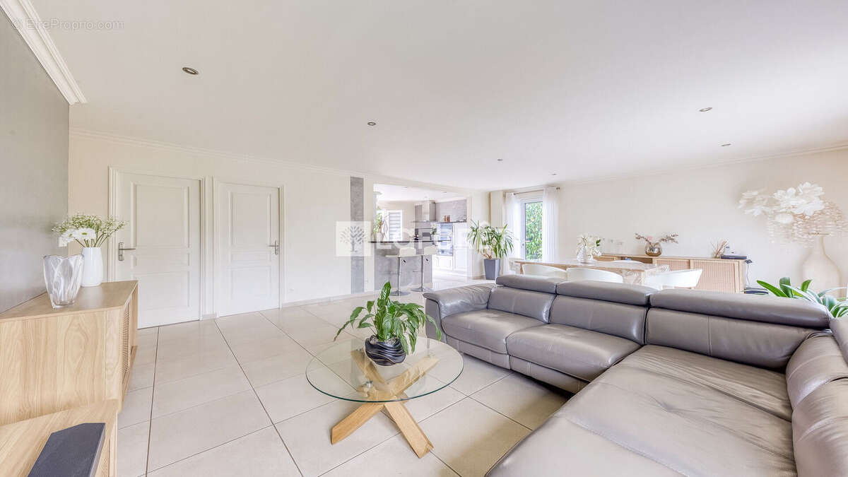 Maison à OZOIR-LA-FERRIERE