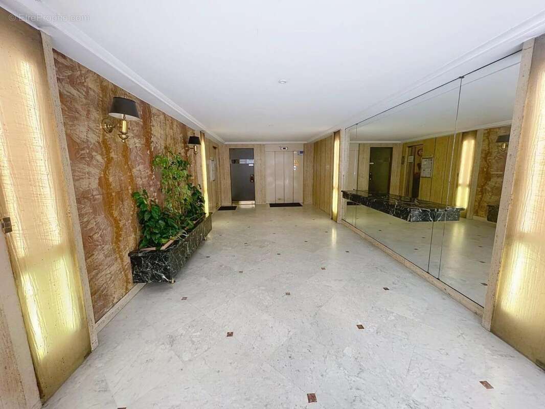 Photo 5 - Appartement à PARIS-8E