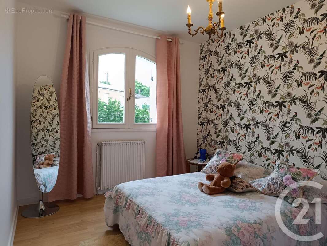 Maison à LA ROCHE-CHALAIS