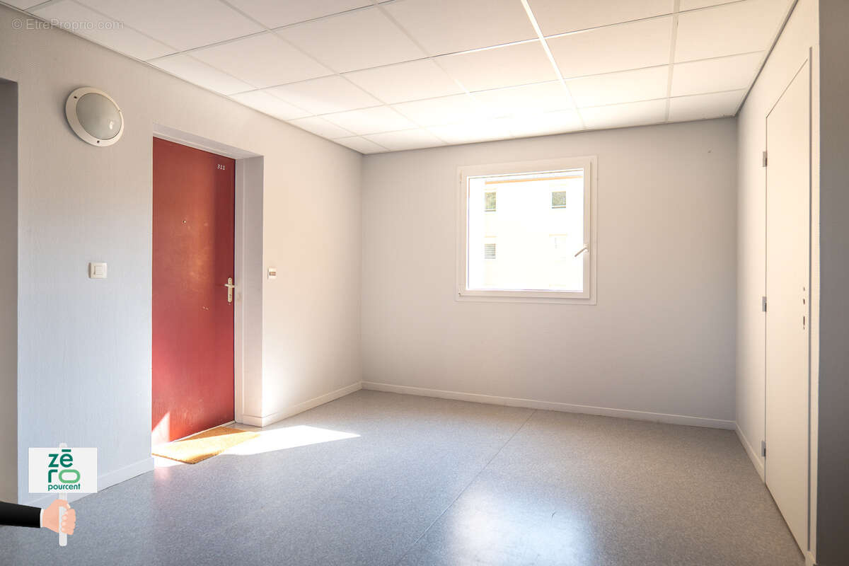 La roche-sur-yon est   f2 avec balcon & parking privatif   une opportunité à saisir ! - photo 5