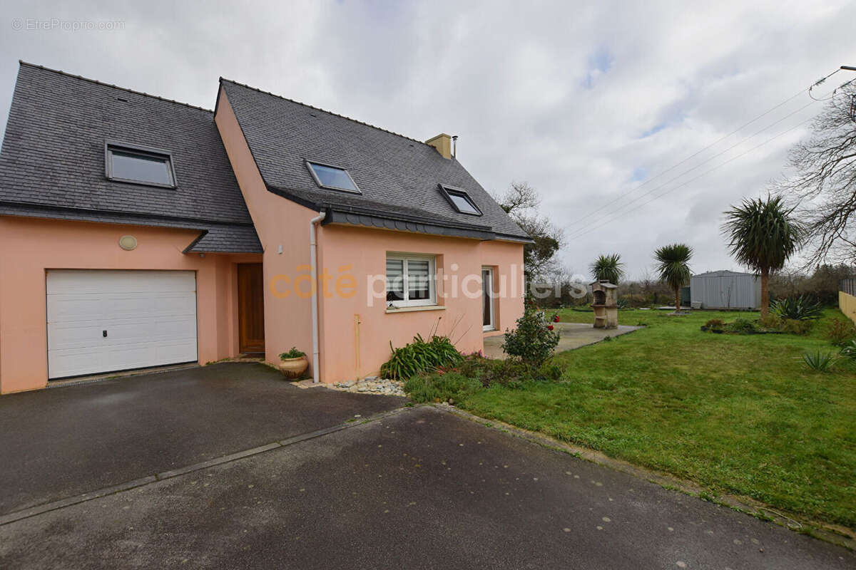 Maison à PLOUGUIN
