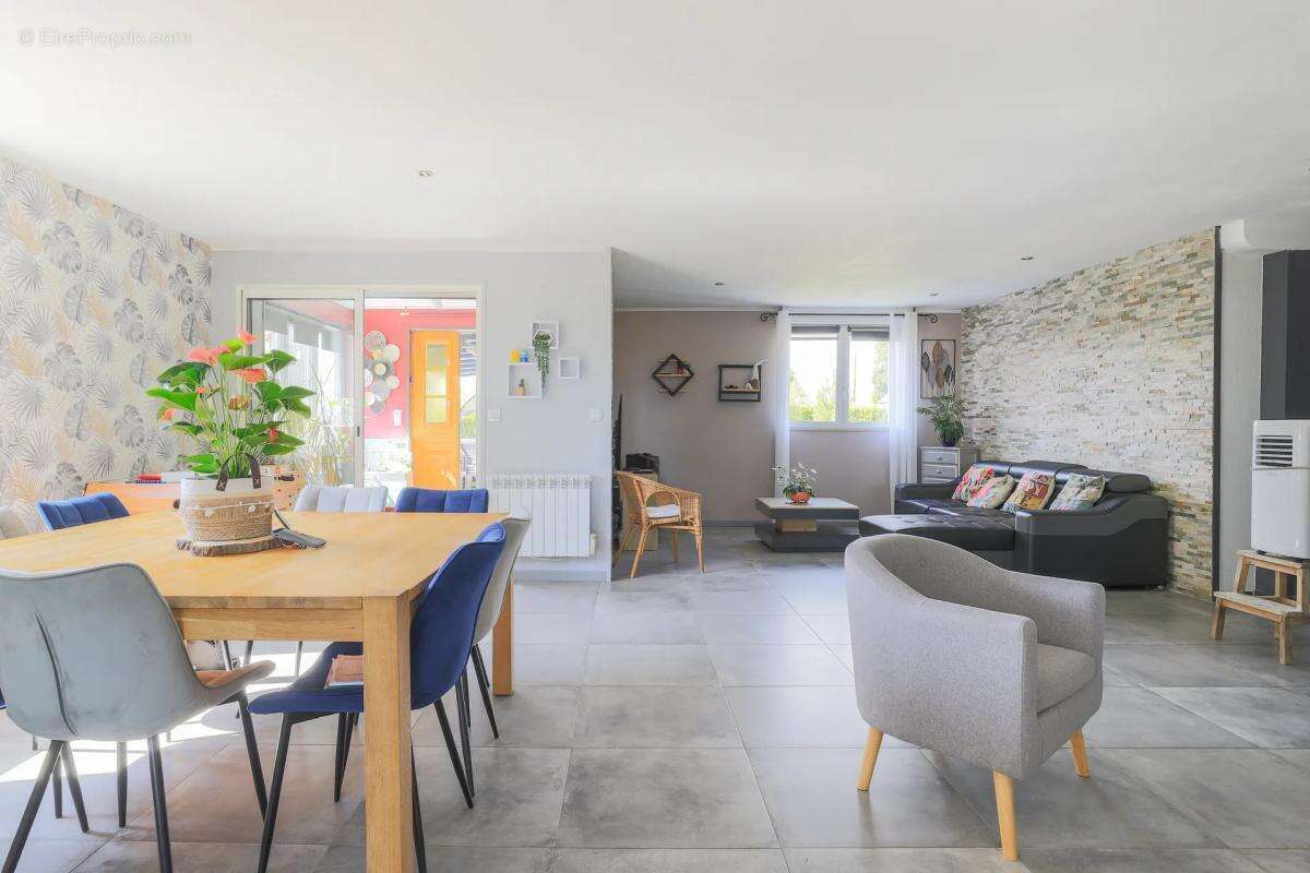 Maison de 6 pièces de 168 m² à Saint-Maulvis - photo 3