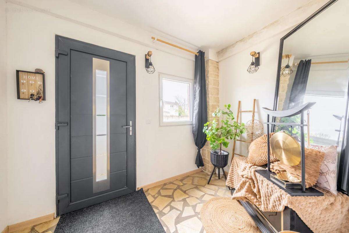 Maison à LES EGLISOTTES-ET-CHALAURES