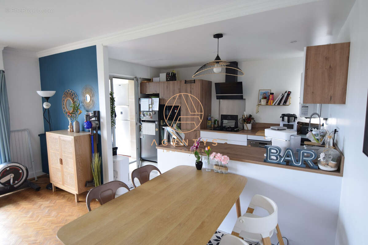 Appartement à SAINT-MAUR-DES-FOSSES