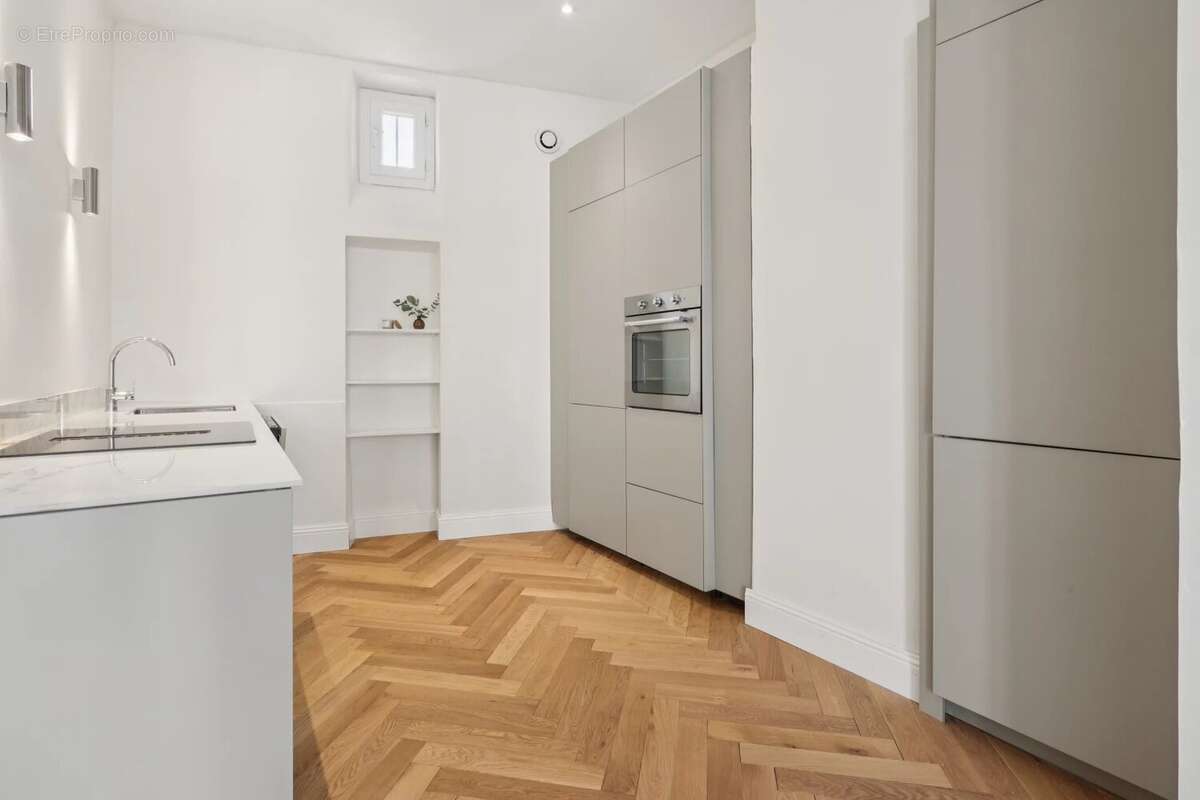 Nice Centre – Élégant appartement bourgeois rénové de 2 à 3 chambres - photo 3
