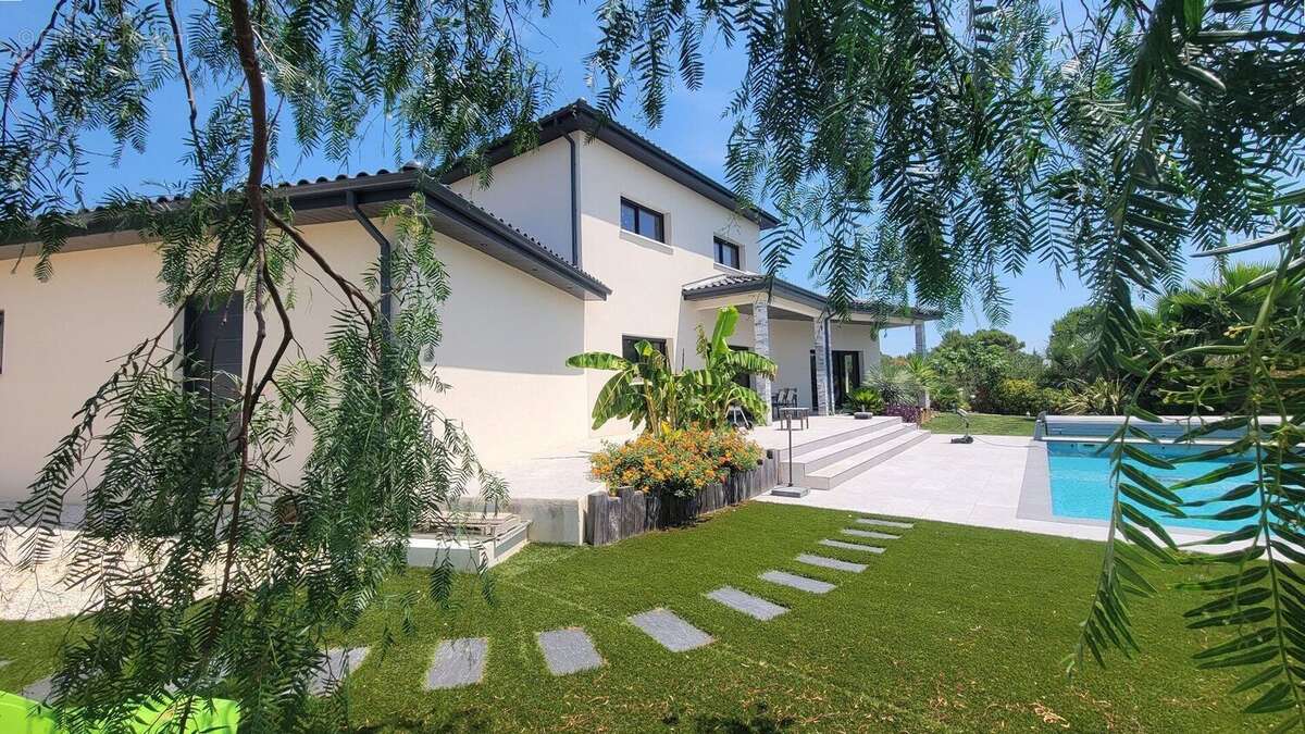 Maison 175 m² à Tourbes  - photo 4