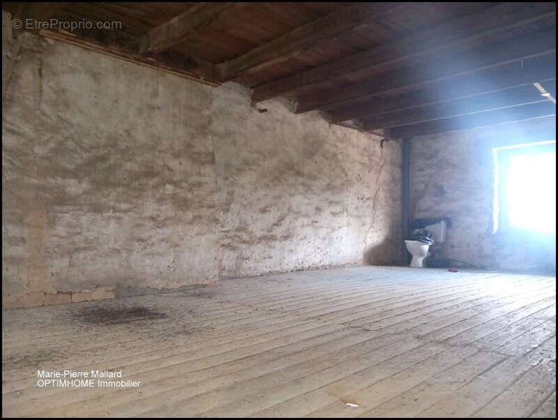 Charmante maison mitoyenne à rénover avec grange attenante – Laissez libre cours à vos projets ! - photo 18