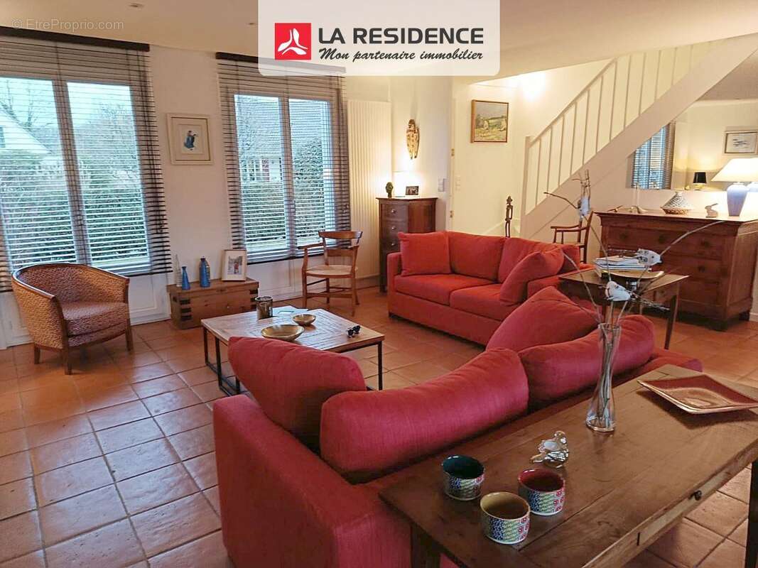 Maison 132 m² à Le Mesnil-Saint-Denis  - photo 2