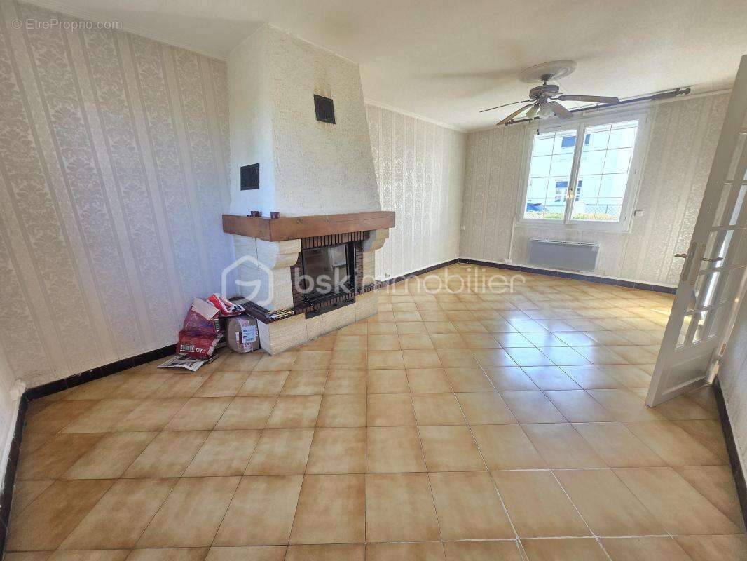 Maison à VARENNES-VAUZELLES