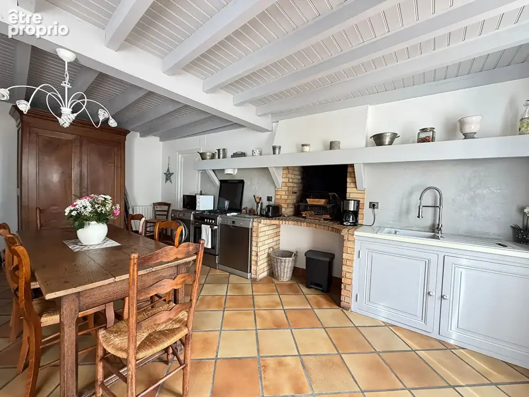 Magnifique Maison de Caractère avec Vastes Jardins et Vues Exceptionnelles près de Nanteuil-en-Vallée - photo 9