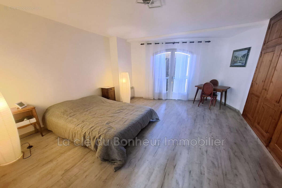 Maison à LES SALLES-SUR-VERDON