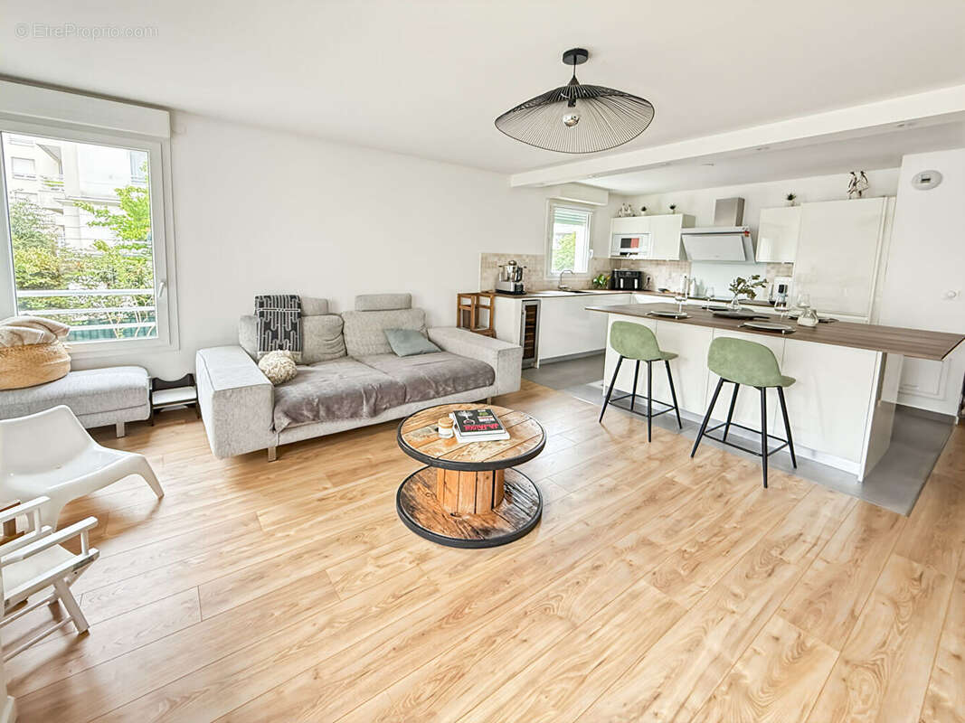 Appartement à COURBEVOIE