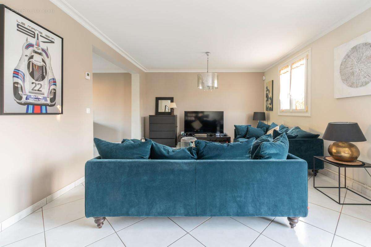 Maison 202 m² à Saint-Pavace  - photo 6
