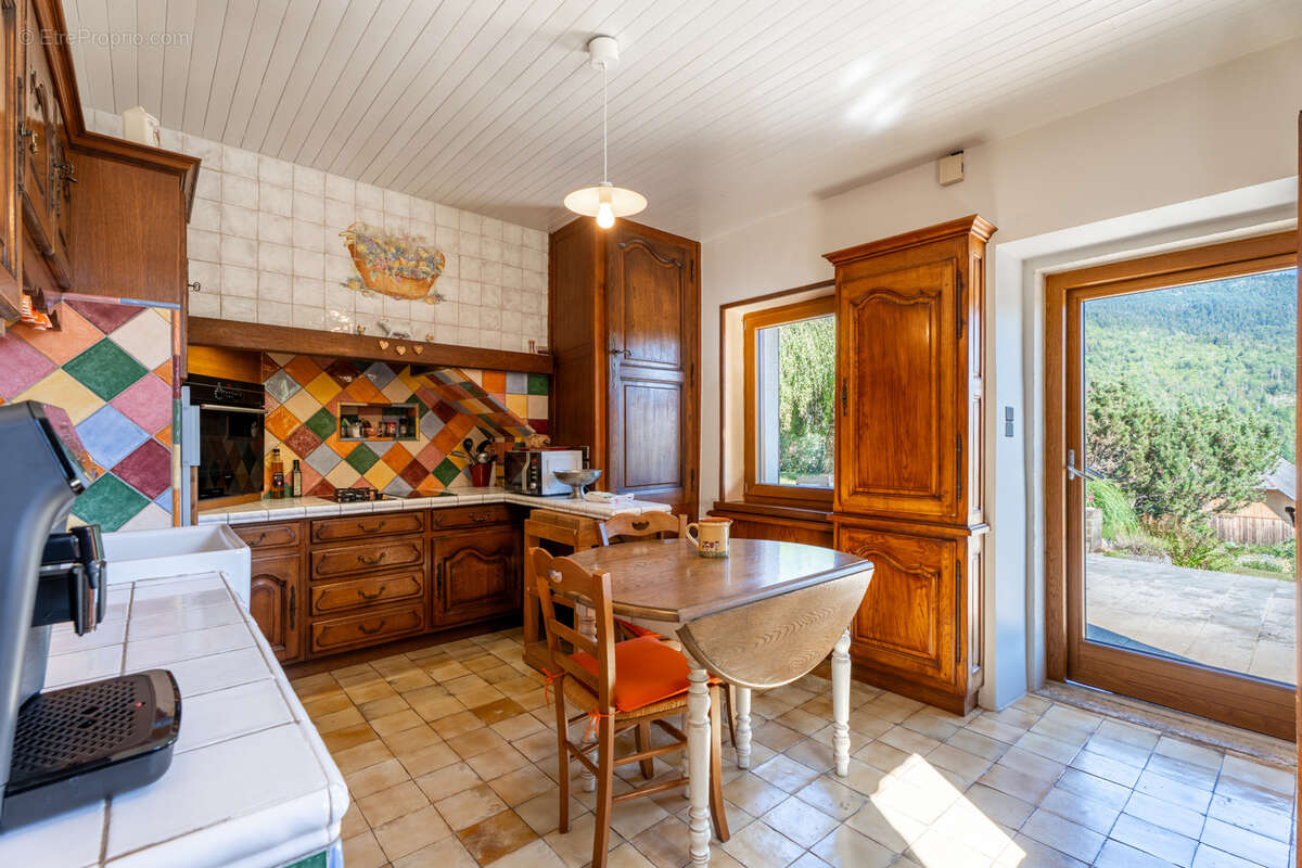 Le Noyer - Ferme rénovée de caractère - potentiel de 336m2 habitable - 2.630m2 de terrain plat - photo 10