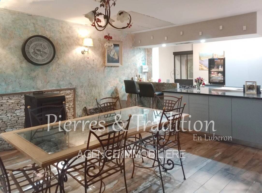 Céreste en Luberon , belle maison de village de 227 m² - photo 2