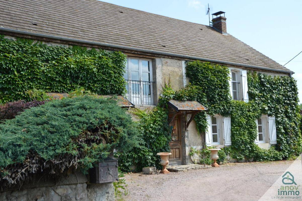 Maison à CHARBONNAT