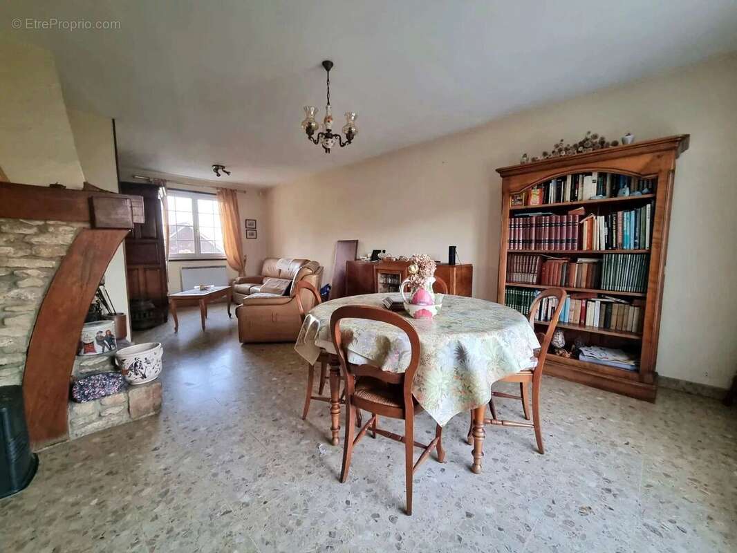 Maison à BEYNES