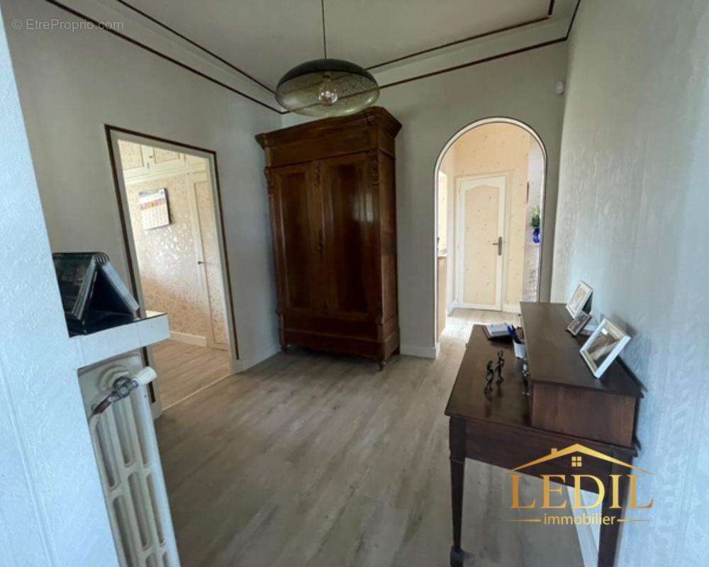 Maison de campagne avec de la terre - photo 6