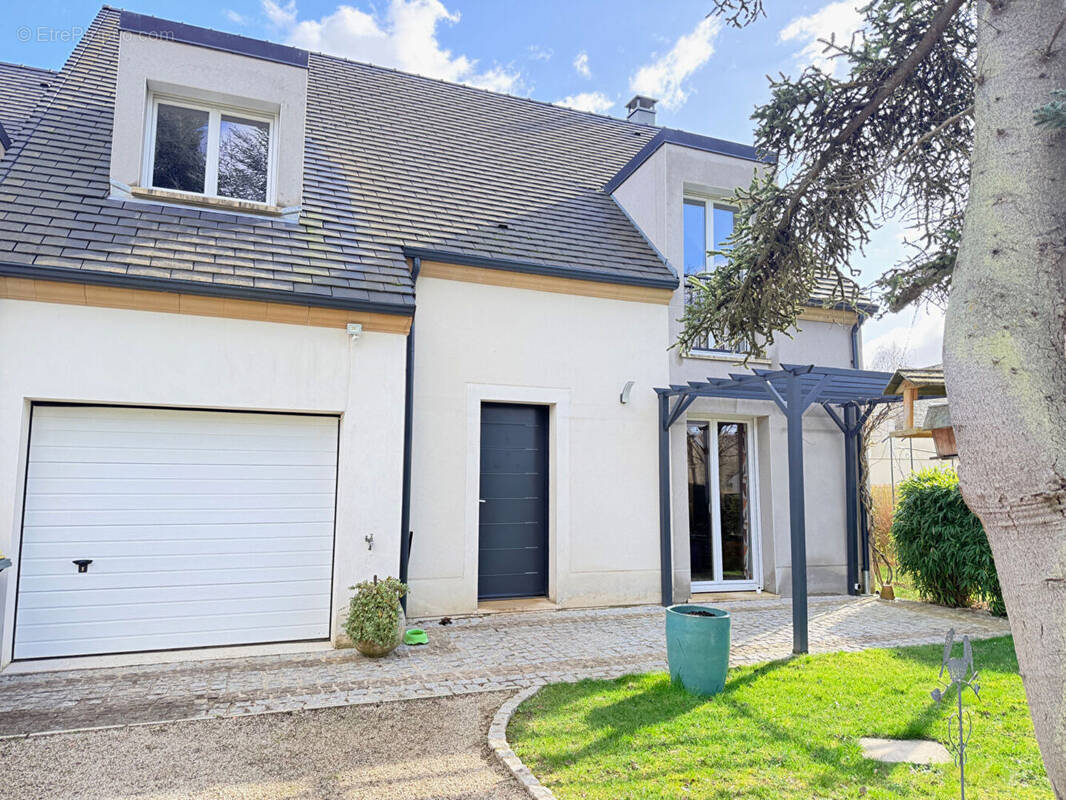 Maison à BEYNES