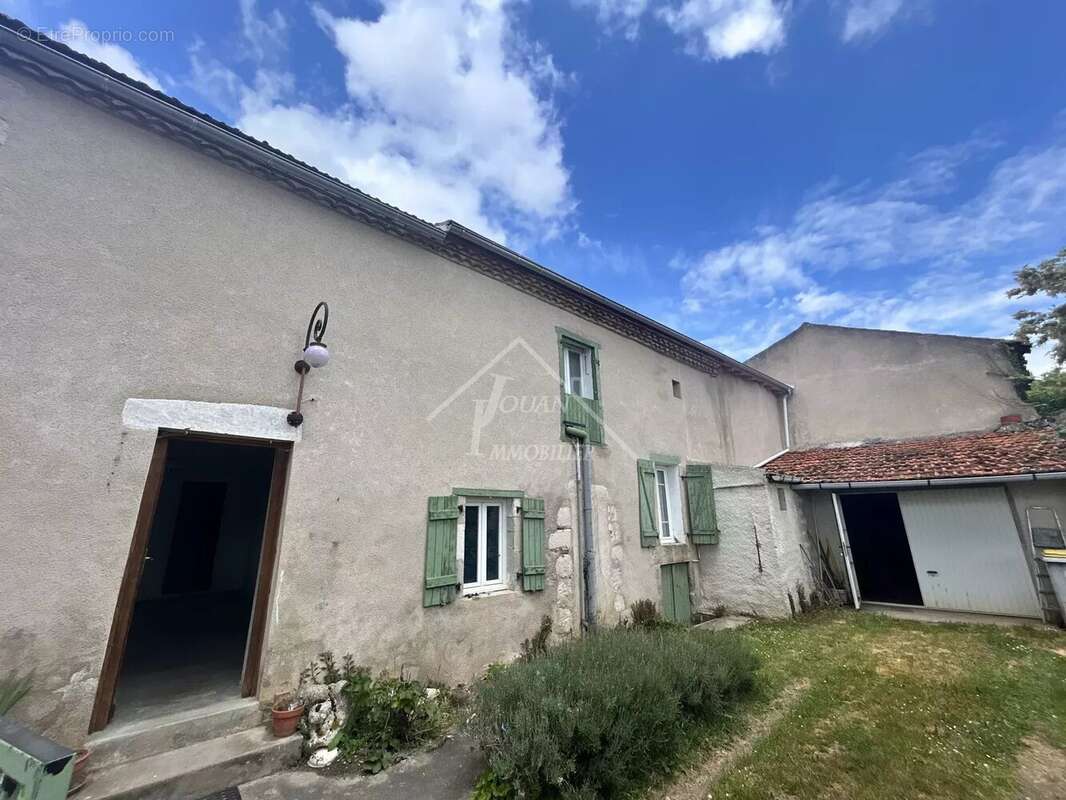 Maison à BELLENAVES