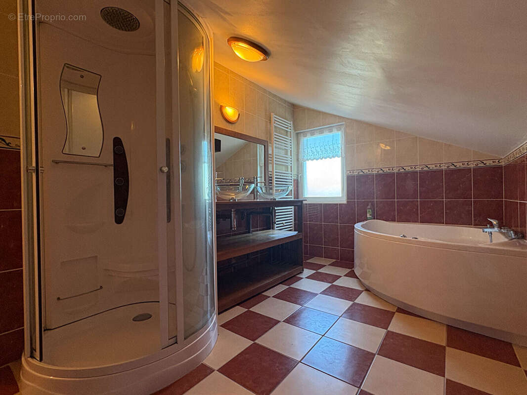 Maison à AIXE-SUR-VIENNE